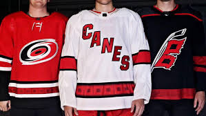 Carolina Hurricanes slog Chicago Blackhawks 6-3